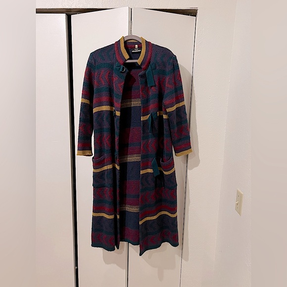 Ankle dusting sweater with great closure details and knit pattern - Picture 2 of 4